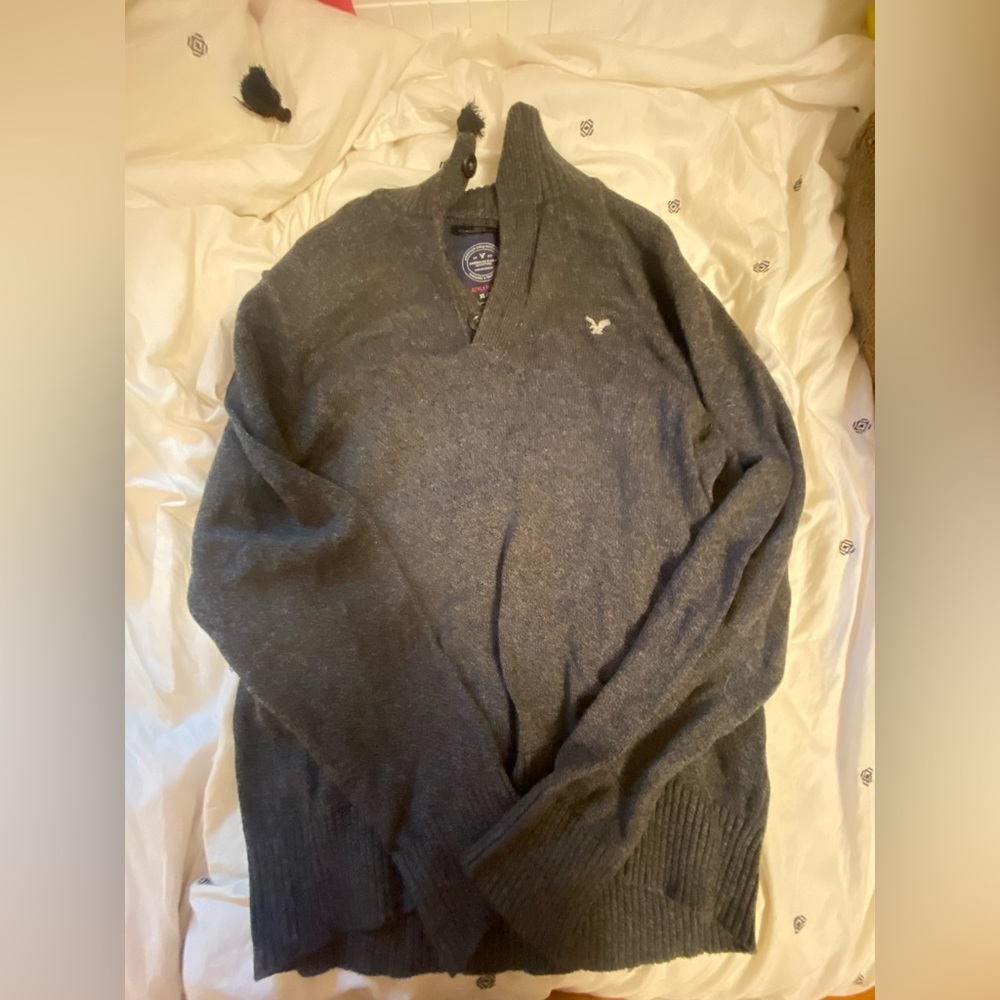 American eagle pull over, dark gray